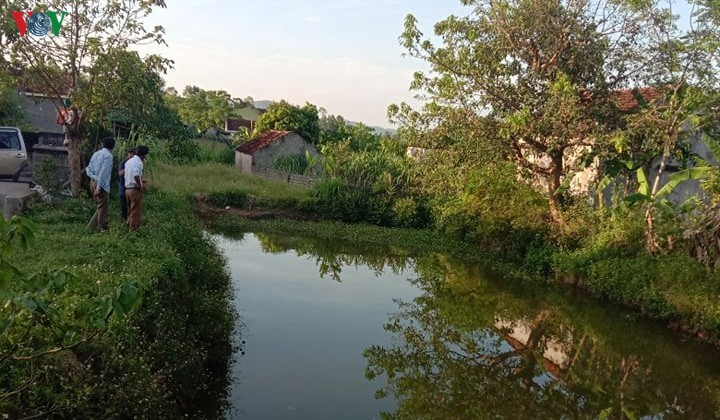 tam ao, hai chi em ruot duoi nuoc thuong tam hinh 1