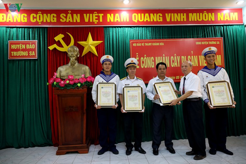 trao bang cong nhan 4 cay di san o quan dao truong sa hinh 3