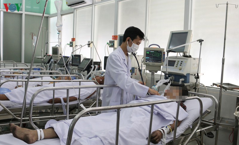 chay nha khien 1 nguoi tu vong, 3 phu nu bong ho hap nang hinh 1