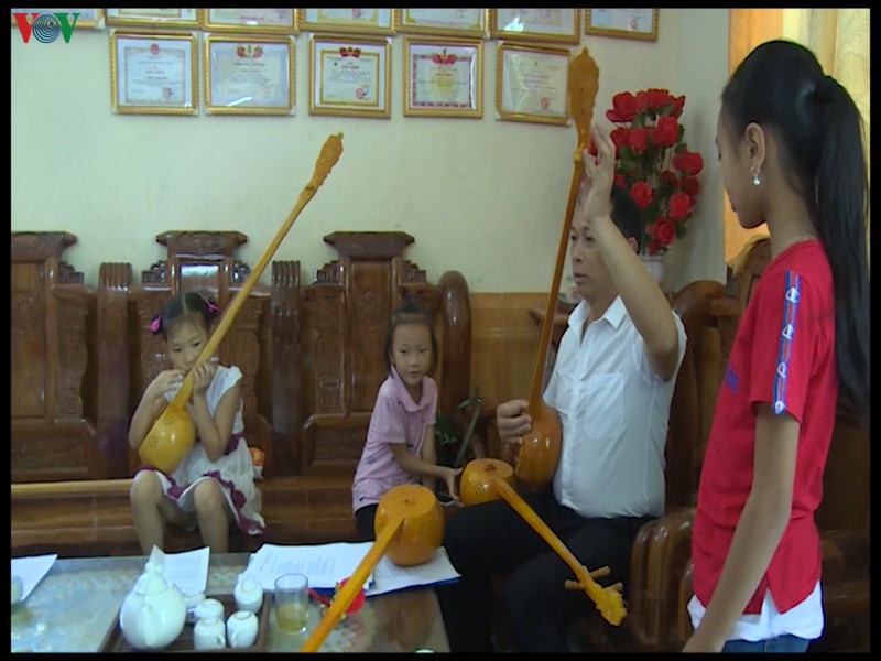 gin giu dieu then tren que huong nguyen binh hinh 1