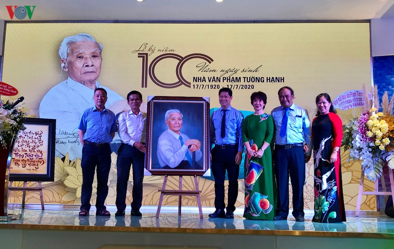 ky niem 100 nam ngay sinh nha van pham tuong hanh hinh 1