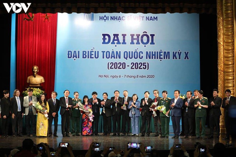 nhac si do hong quan tai dac cu chu tich hoi nhac si viet nam hinh 4
