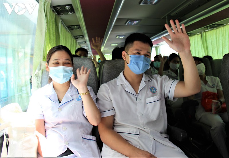 quang nam don tiep 38 y, bac si cua tinh phu tho chi vien chong dich hinh 1