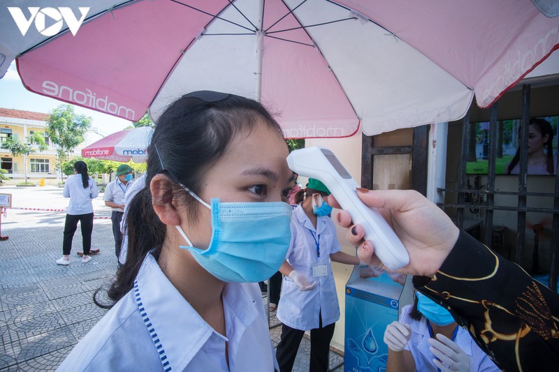 quang ninh: si tu dan toc thieu so an nghi tap trung thi tot nghiep thpt hinh 10