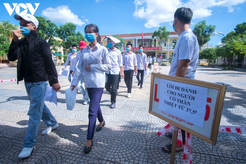 quang ninh: si tu dan toc thieu so an nghi tap trung thi tot nghiep thpt hinh 1