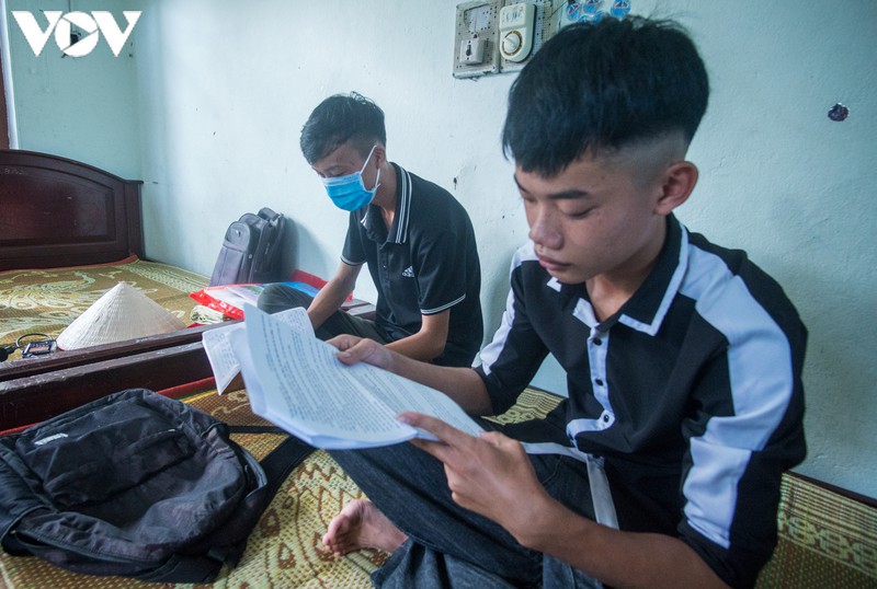 quang ninh: si tu dan toc thieu so an nghi tap trung thi tot nghiep thpt hinh 3