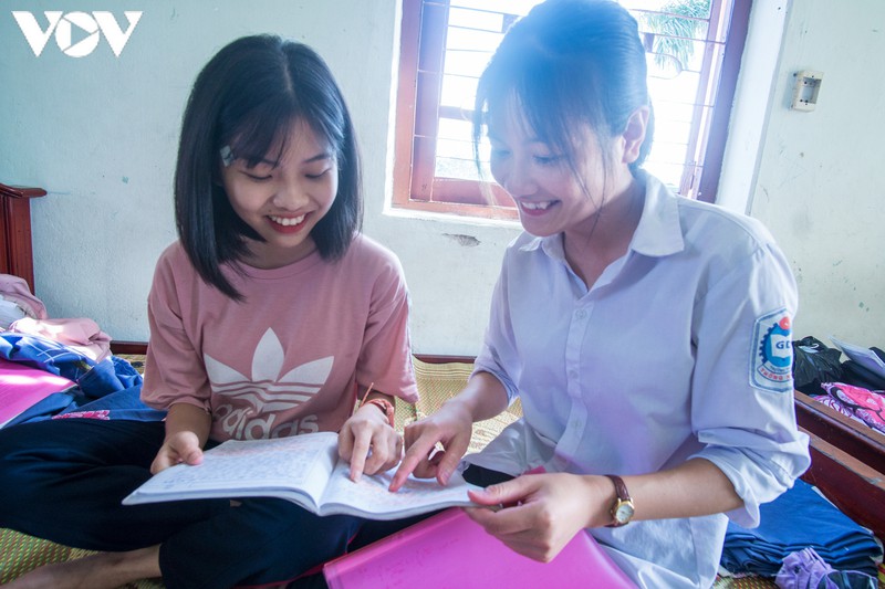 quang ninh: si tu dan toc thieu so an nghi tap trung thi tot nghiep thpt hinh 6