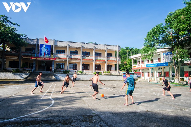 quang ninh: si tu dan toc thieu so an nghi tap trung thi tot nghiep thpt hinh 8