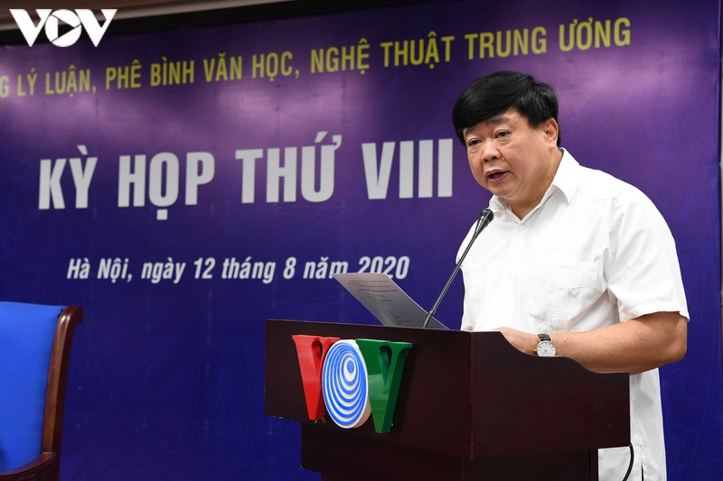 ky hop thu tam hoi dong ly luan, phe binh vhnt trung uong hinh 1