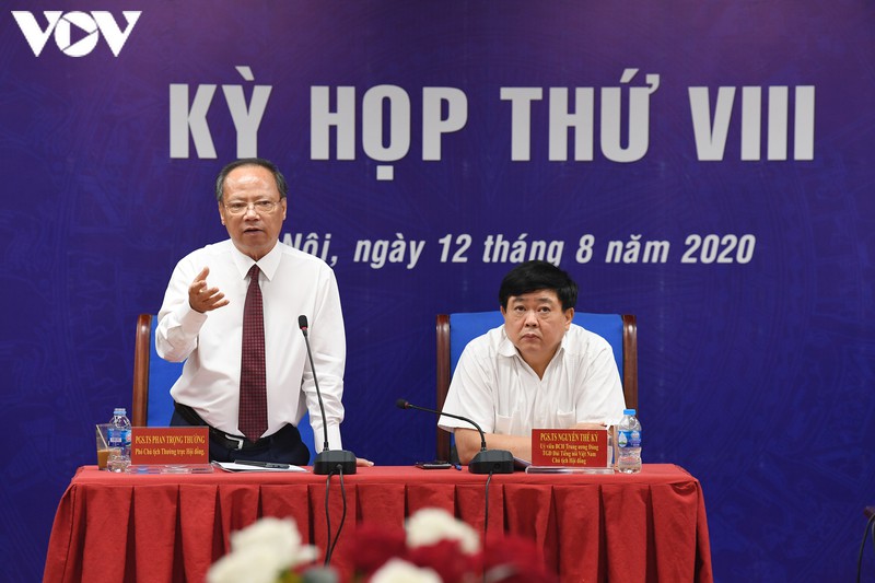 ky hop thu tam hoi dong ly luan, phe binh vhnt trung uong hinh 5