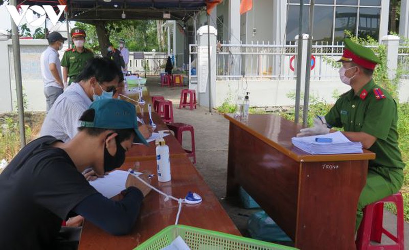nguoi dan quang ngai bi ket tai vung dich ve dia phuong bang cach nao? hinh 1