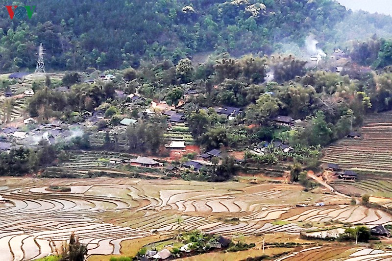 anh: mua nuoc do lai chau lam sieu long du khach hinh 4