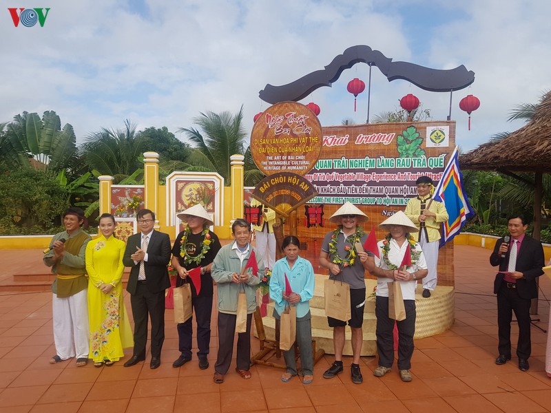 hoi an don doan khach y ngay dau nam moi 2020 hinh 2