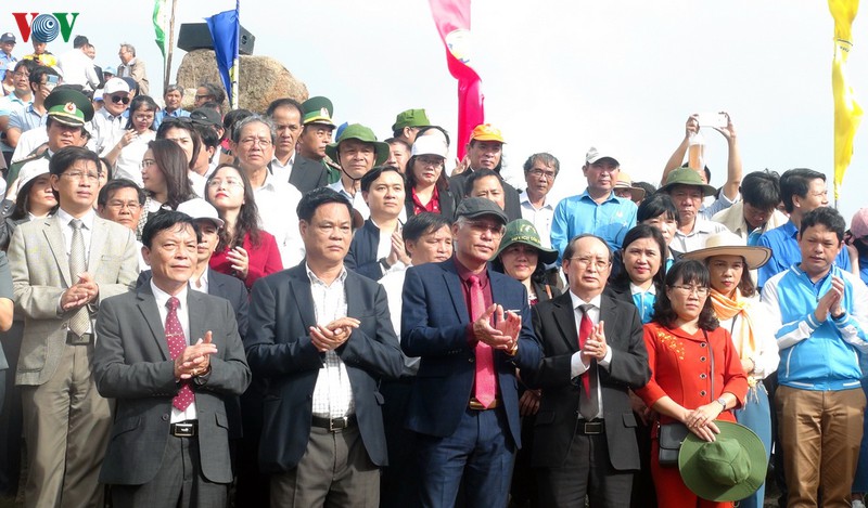 chao co nam moi 2020 noi don binh minh dau tien tren dat lien viet nam hinh 2