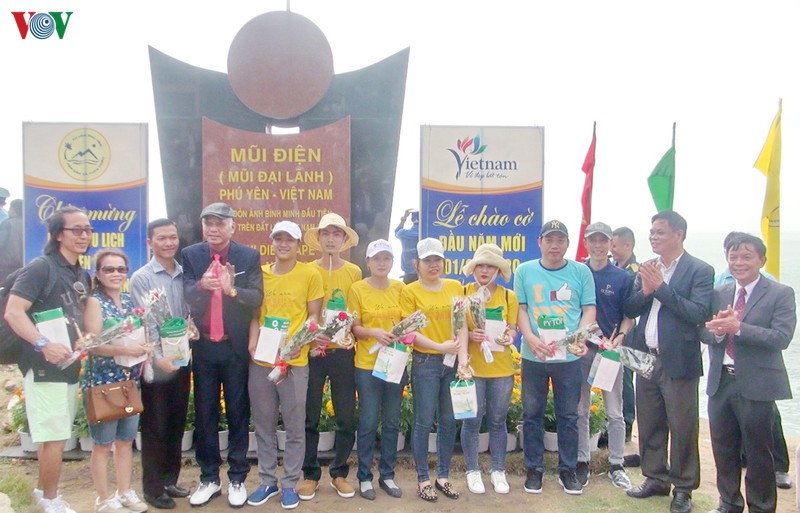 chao co nam moi 2020 noi don binh minh dau tien tren dat lien viet nam hinh 3