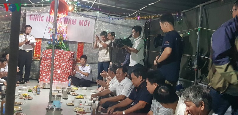 don nam moi 2020 giua bien khoi hinh 1