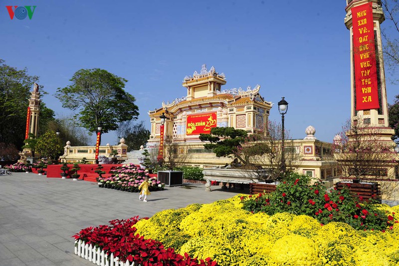 ruc ro duong hoa ven song huong hinh 2