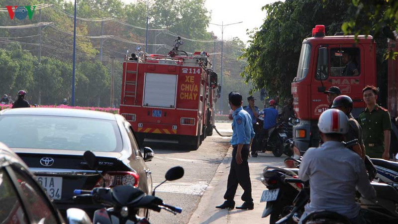 da khong che duoc vu chay nha xuong rong khoang 2.000m2 o binh duong hinh 2