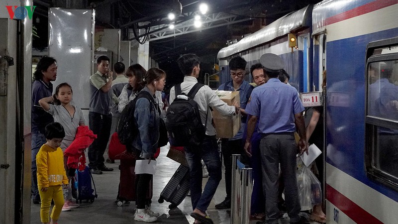 tau tai ga sai gon xuat phat dung gio sau su co trat duong ray  hinh 1