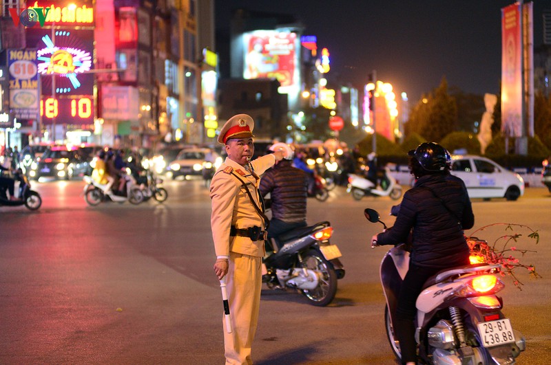 csgt don giao thua ngoai duong dam bao an toan giao thong hinh 11