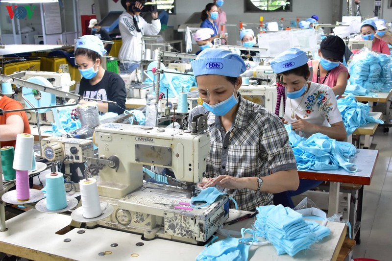 thua thien hue cap khau trang cho hoc sinh, giao vien khi di hoc lai hinh 1