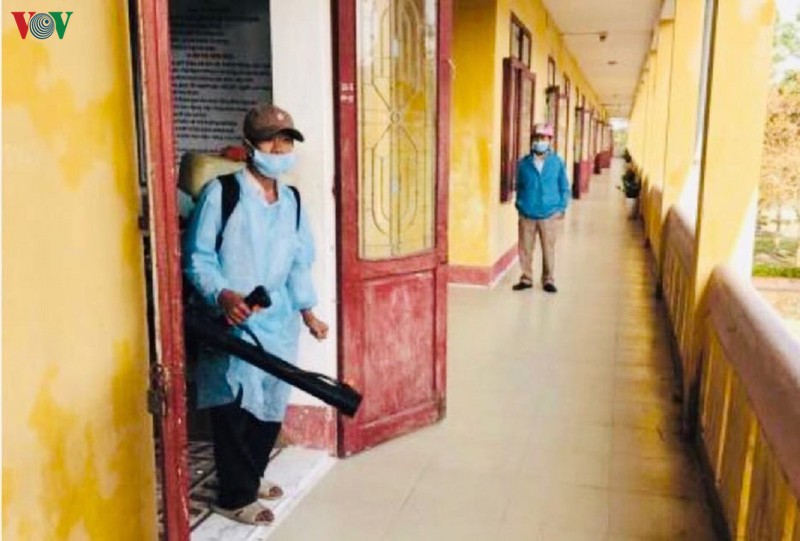 thua thien hue cap khau trang cho hoc sinh, giao vien khi di hoc lai hinh 2