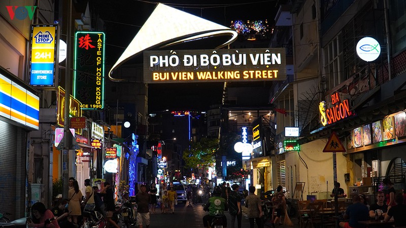 pho "tay" bui vien van nao nhiet ve dem hinh 1