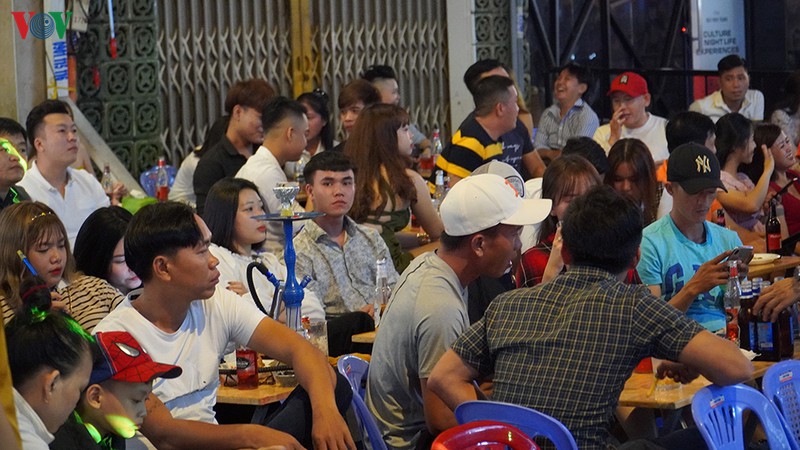 pho "tay" bui vien van nao nhiet ve dem hinh 8