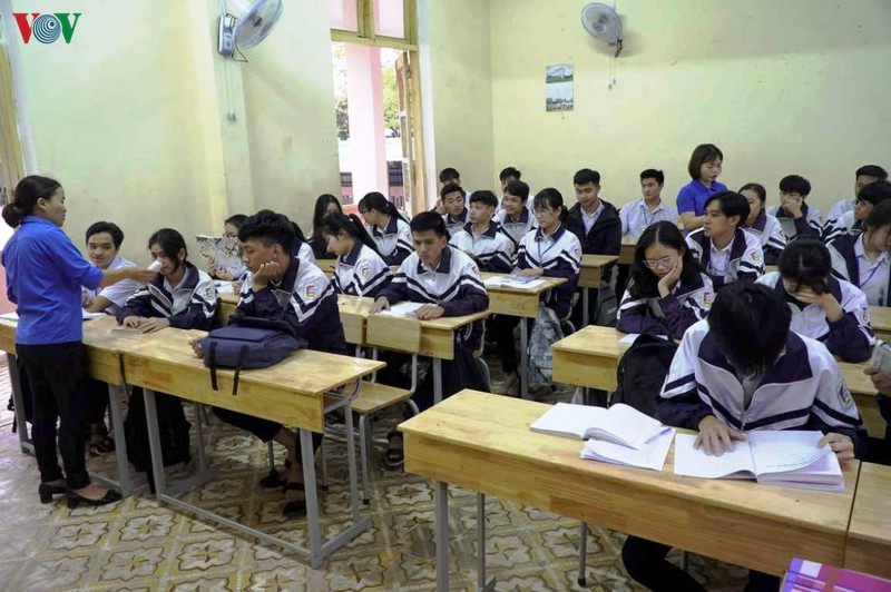 quang tri cho 14 hoc sinh nghi vi tiep xuc voi nguoi tu vung dich ve hinh 2