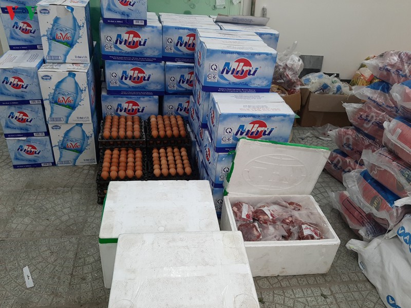 can canh quy trinh thu gom rac thai o khu pho cach ly truc bach hinh 15