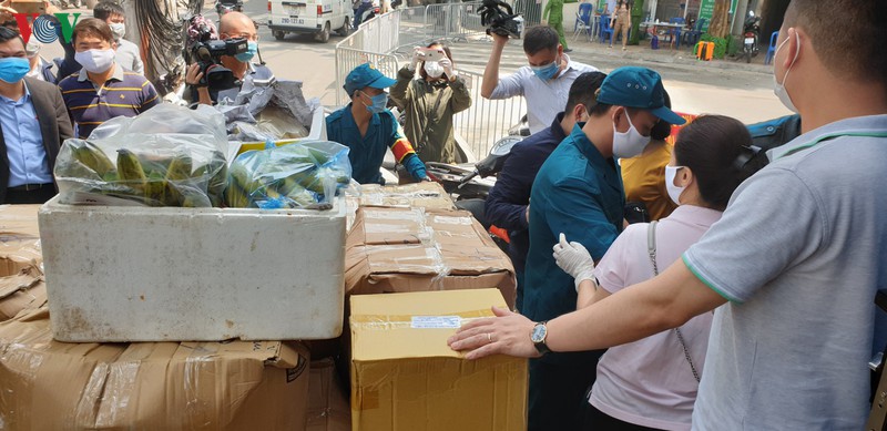 can canh: ca basa, rau qua duoc chuyen den khu cach ly tai benh vien hinh 7