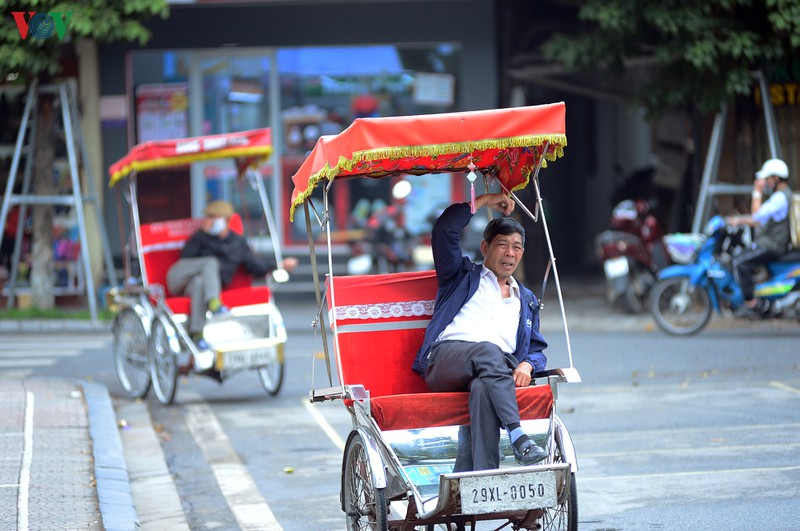anh: nhieu nguoi van chu quan du who tuyen bo covid-19 la dai dich hinh 11