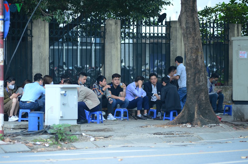 anh: nhieu nguoi van chu quan du who tuyen bo covid-19 la dai dich hinh 18