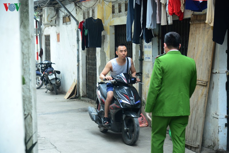 cach ly khu vuc nha nu tiep vien hang khong duong tinh lan 1 voi sars-cov-2 hinh 12