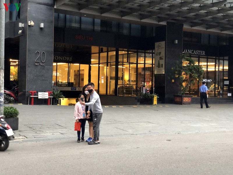 co 20 nguoi tiep xuc f1 voi nguoi mac covid-19 tai giang vo, ha noi  hinh 1