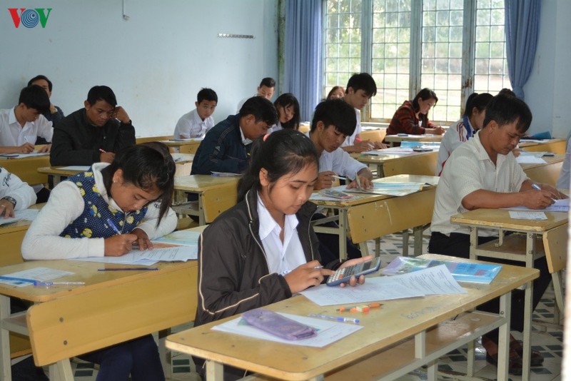 gia lai to chuc on tap cho hoc sinh qua truyen hinh  hinh 1