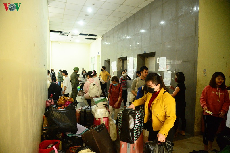 hang nghin sinh vien ha noi chuyen cho, nhuong ky tuc xa lam khu cach ly  hinh 4
