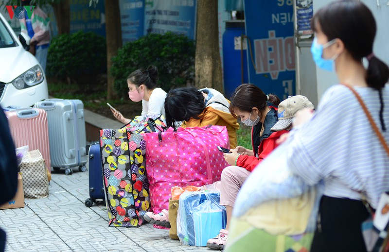 hang nghin sinh vien ha noi chuyen cho, nhuong ky tuc xa lam khu cach ly  hinh 8