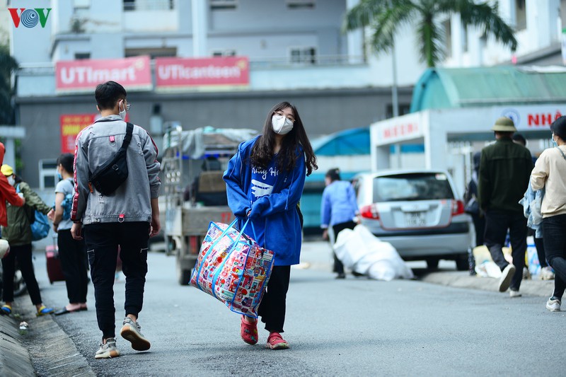 hang nghin sinh vien ha noi chuyen cho, nhuong ky tuc xa lam khu cach ly  hinh 11