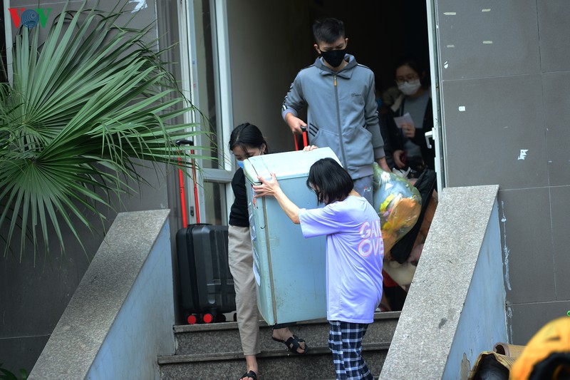 hang nghin sinh vien ha noi chuyen cho, nhuong ky tuc xa lam khu cach ly  hinh 9