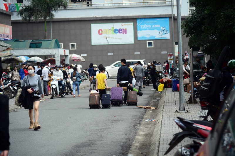 hang nghin sinh vien ha noi chuyen cho, nhuong ky tuc xa lam khu cach ly  hinh 15