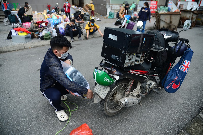 hang nghin sinh vien ha noi chuyen cho, nhuong ky tuc xa lam khu cach ly  hinh 5