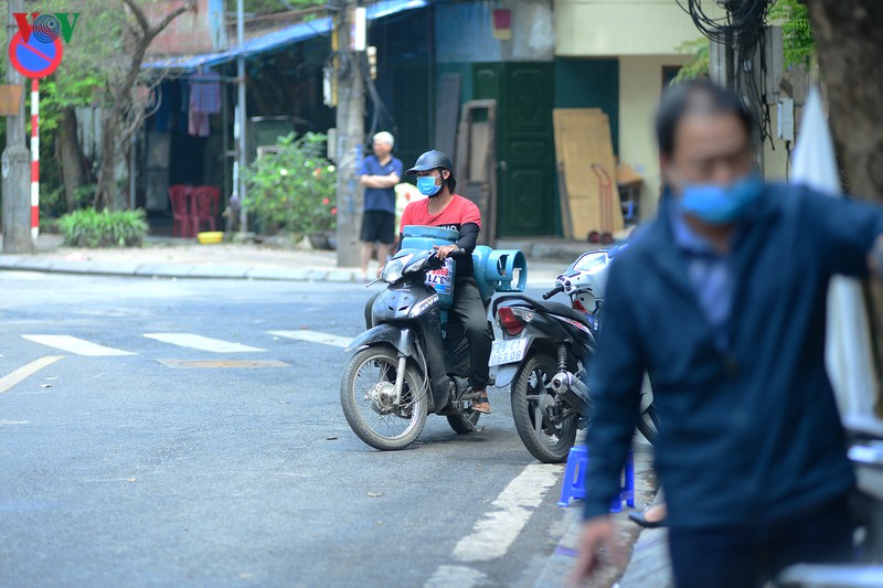 sang thuc day khong con cach ly, nguoi dan truc bach vui nhu tet hinh 15
