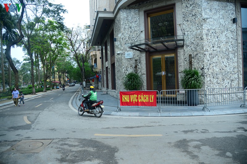 sang thuc day khong con cach ly, nguoi dan truc bach vui nhu tet hinh 17