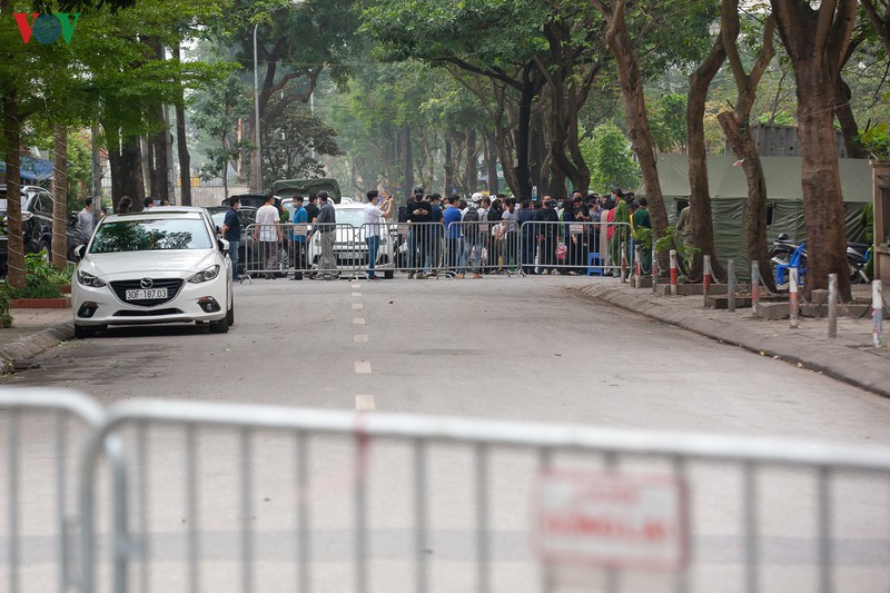 anh: dong nguoi tu vung dich ve khu cach ly tap trung tai ha noi hinh 13