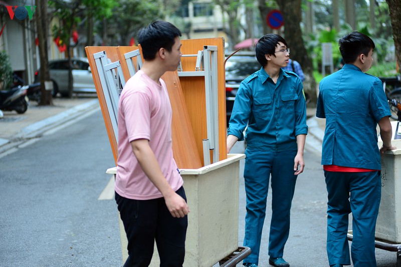 sang thuc day khong con cach ly, nguoi dan truc bach vui nhu tet hinh 16