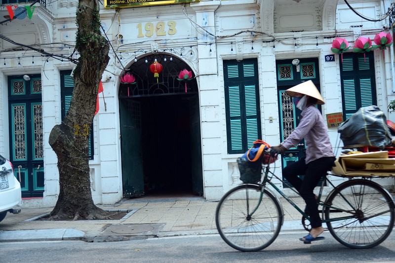 sang thuc day khong con cach ly, nguoi dan truc bach vui nhu tet hinh 12