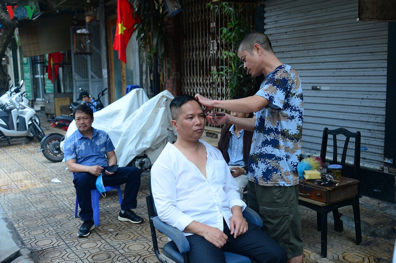 sang thuc day khong con cach ly, nguoi dan truc bach vui nhu tet hinh 7