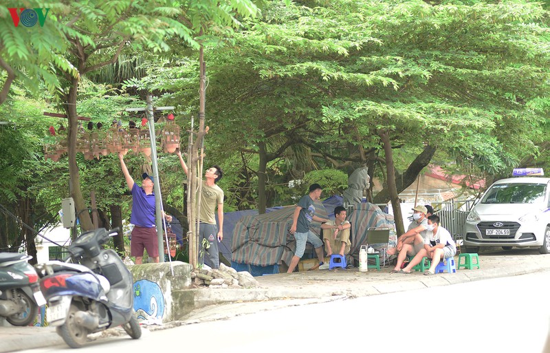 ha noi xu ly nhieu nguoi co tinh khong deo khau trang noi cong cong hinh 9