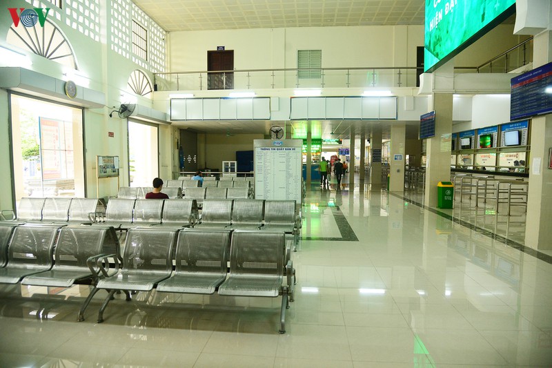 dich covid-19: ben xe, nha ga o ha noi vang tanh hinh 5
